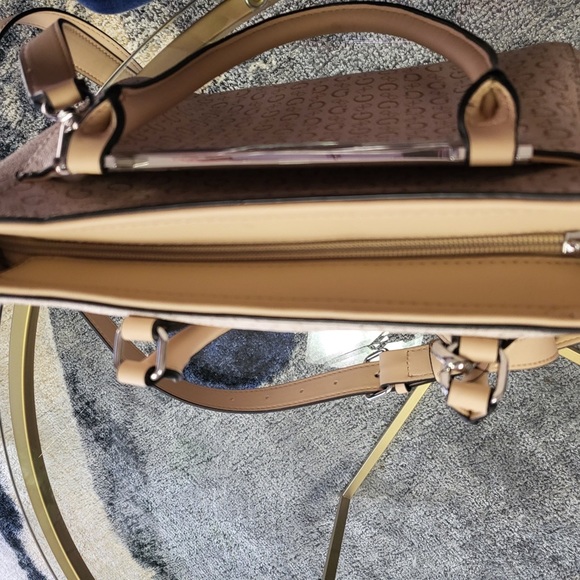 Guess Shoulder Bag - Picture 2 of 6